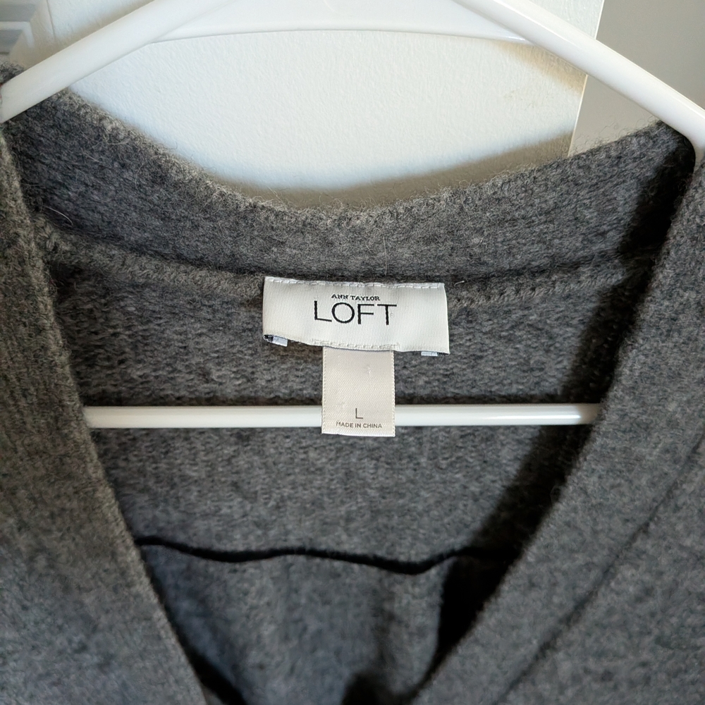 LOFT Women's Gray Sweater - Picture 2 of 5